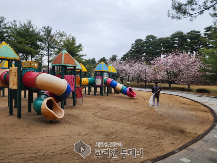 일산지역 어린이놀이터 67개소 모래소독 실시…고양시