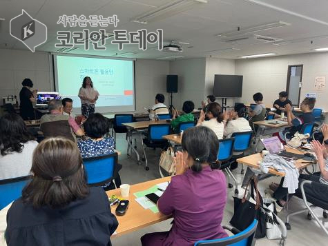 디지털 문해교육사 13명 배출…어르신 디지털 격차 해소 ‘첫걸음’