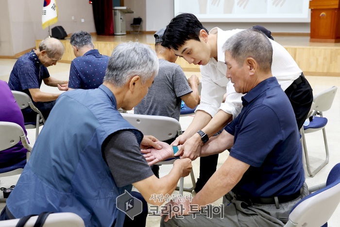성동구, 현장 근로자 대상 ‘스포츠테이핑’ 첫 도입…근골격계질환 선제 예방 나선다