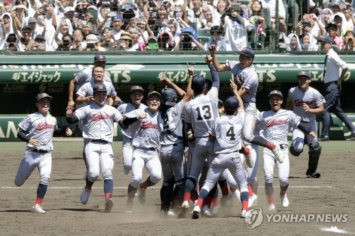 일본 전국 고교야구선수권대회 결승전에서  한국계 국제학교 교토국제고 2-1 승리