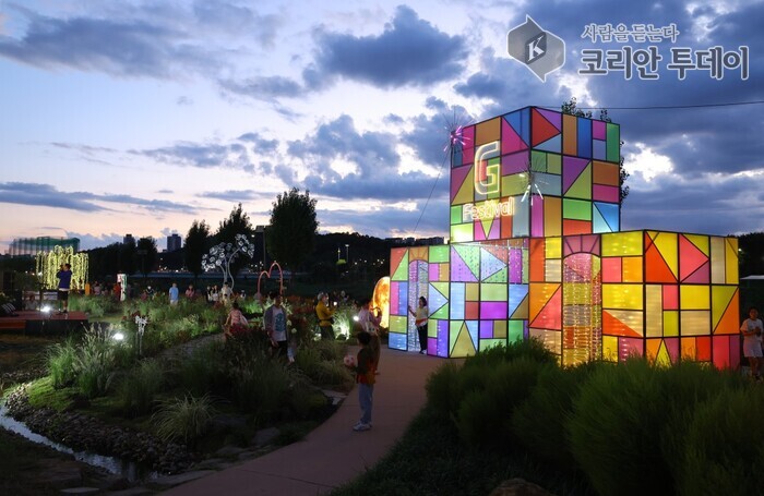 구로구 안양천서 2025 모두가 하나되는 ‘어울림 정원 빛축제’ 개막