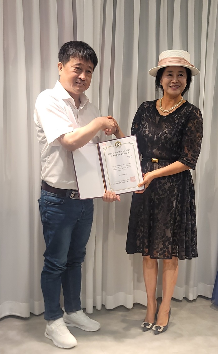 민지영예술단, 2025 K-브랜드 어워즈 국제사회공헌대상 수상