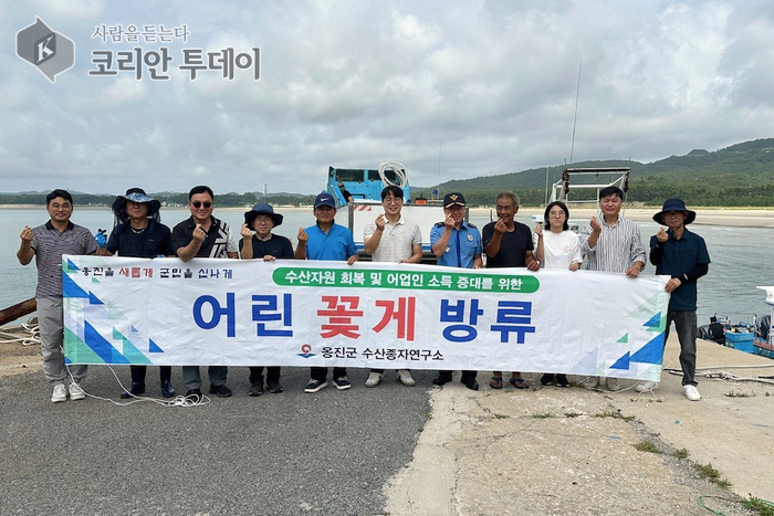옹진군, 서해5도 해역에 어린 꽃게 40만 마리 방류…어업인 소득 증대 기대
