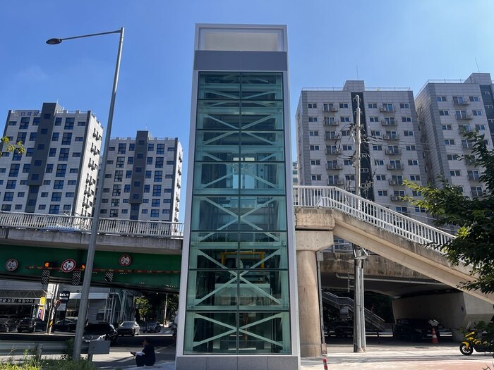 보행약자, 유모차ㆍ자전거도 안양천 쉽게 이용 …영등포구, 양평교 승강기 설치