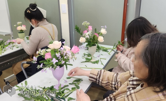 그림책과 꽃이 전한 따뜻한 위로…미추홀구평생학습관 ‘꽃 테라피’ 성황