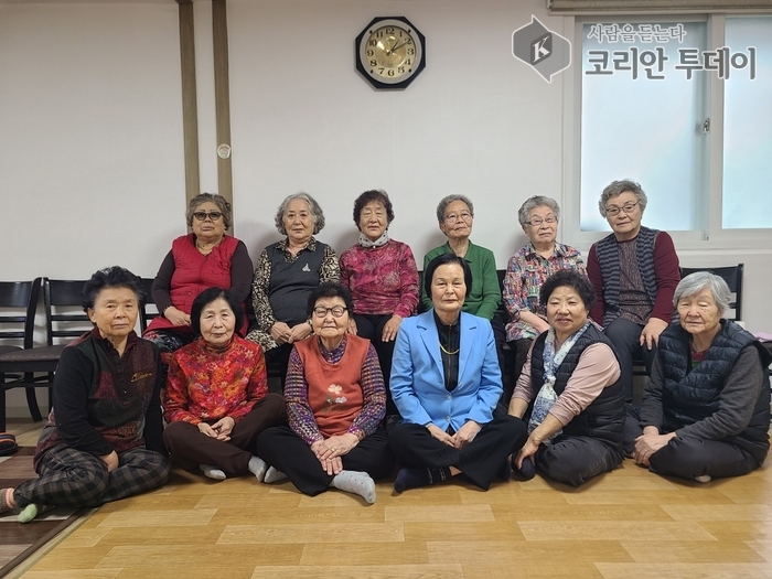 안성시 아양주공1차 노인회, 산불 피해 복구 위해 성금 기부