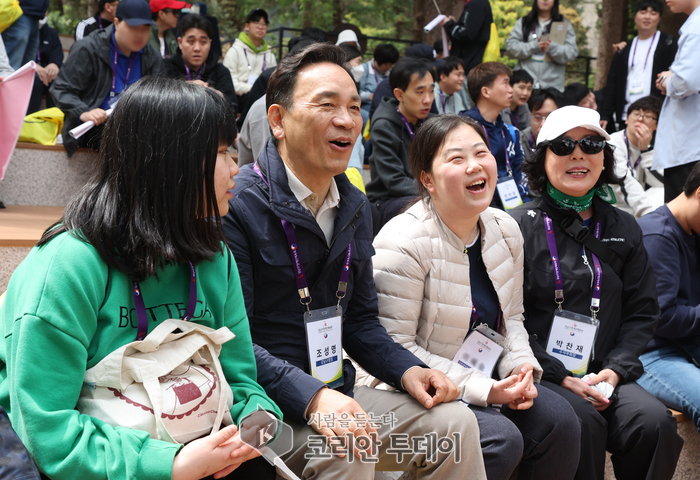 강남구, 봄꽃 속 발달장애인과 함께하는 걷기대회 성료