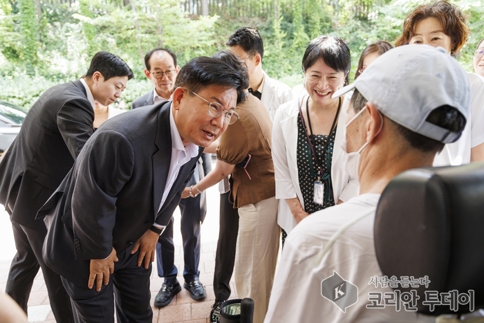 휠체어 탄 여행자들, 마포에서 길을 찾다