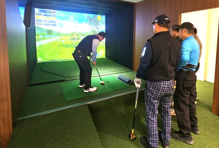 ‘도심 속 파크골프 시대’ 활짝…영등포구, 실내 파크골프장 개장