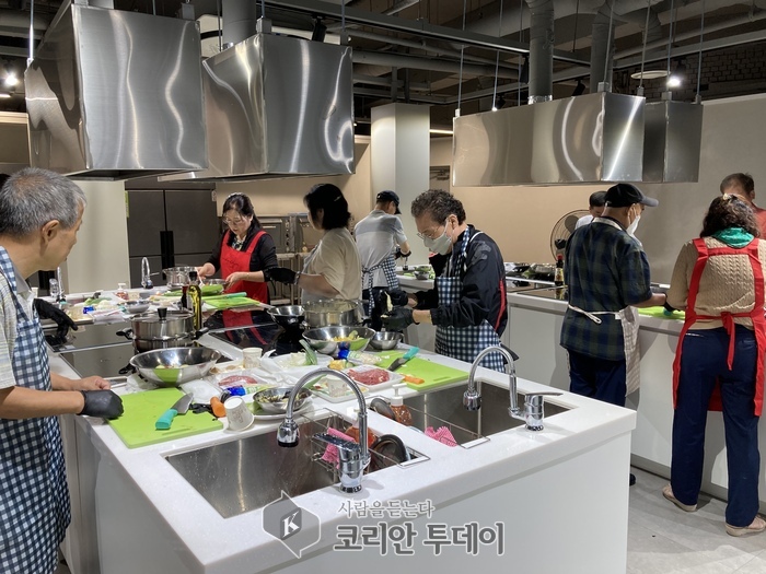 부개1동, ‘요리하는 중년, 소통하는 밥상’ 운영… 중장년 1인가구의 고립 완화와 지역 관계망 형성에 박차