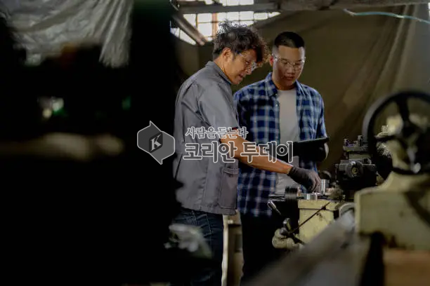 다시 피어나는 인생 2막, 중장년 재취업 훈련 붐