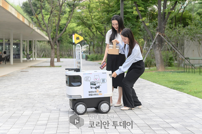 양천구, 로봇 배달 서비스 본격 운영…커피 한 잔도 무료 배달, 스마트 도시로 진화