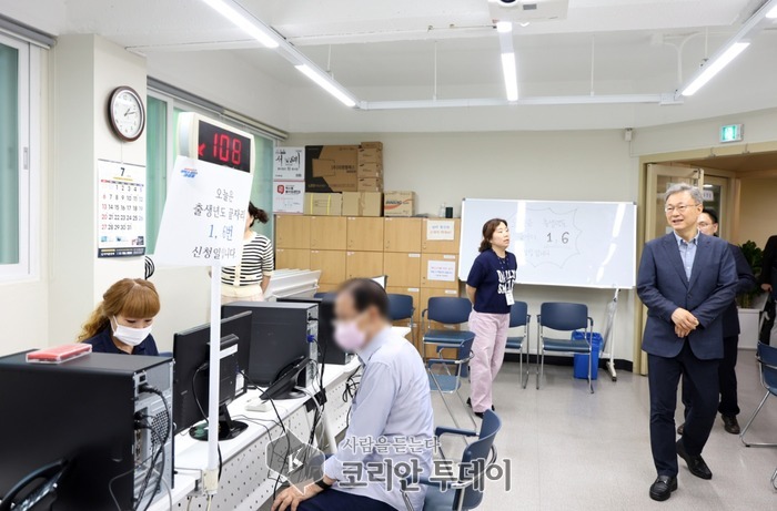 구로구, 민생회복 소비쿠폰 접수창구 현장 점검 나서