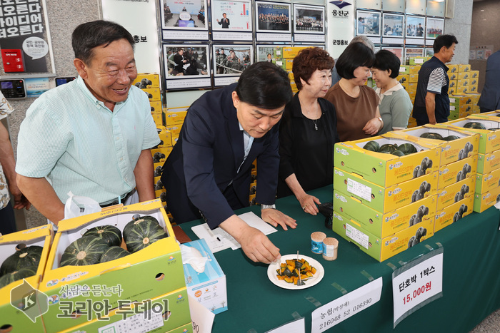 “단맛은 밤, 영양은 자연”…옹진군, 면역력 으뜸 ‘단호박’ 직거래 행사 성황리 개최