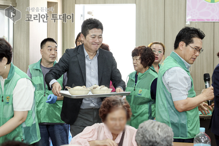 삼계탕 한 그릇에 담긴 온정…중구 개항동, 효(孝) 실천으로 무더위 녹이다