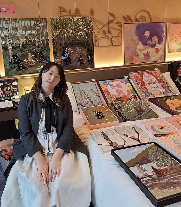 ‘잠자는 나무늘보’로 세계와 소통하는 작가 안나송, 한국적 정체성으로 국제 무대 누비다