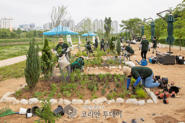 양천구, “주민이 직접 만들고 가꾸는 정원” 안양천에 ‘미니정원’ 20개 조성