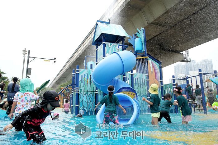 “여름엔 성동에서 물놀이!” 성동구, 도심 속 4대 물놀이장 본격 개장