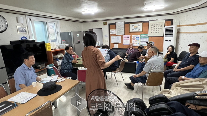 보산동 행정복지센터, 경로당 찾아 ‘어르신 교통비 지원사업’ 안내