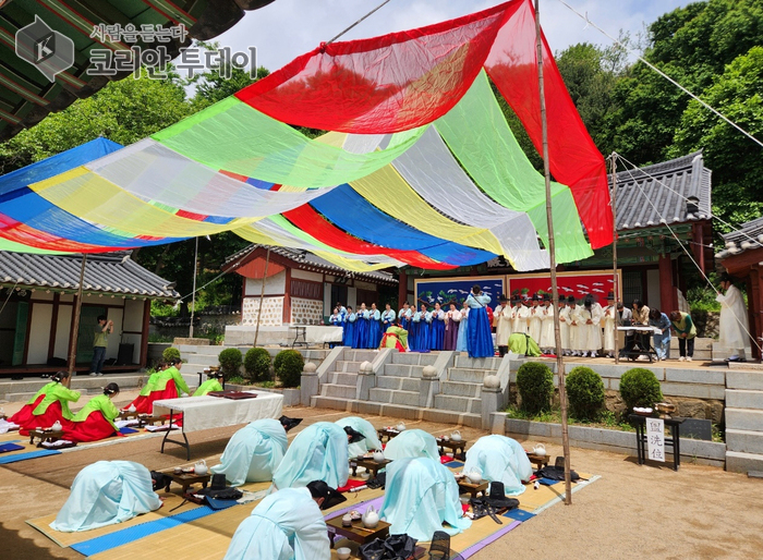 인천향교에서 다시 펼쳐진 ‘전통 성년례’…청년들, 성인의 책임을 배우다