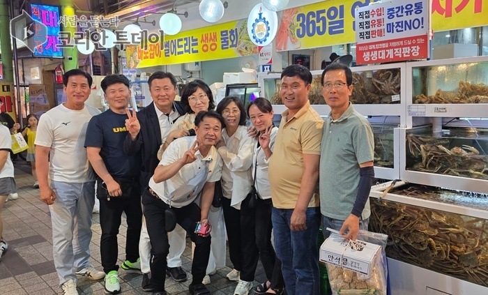 전통시장 속 대게 한 상, 안전문화 한 그릇… 전주 덕진의용소방대 ‘9인회’ 속초서 상생 교류 실천