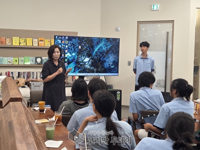 별무리학교, 학생들의 요청으로 김선영 작가 초청…‘시간’을 주제로 특별한 강연