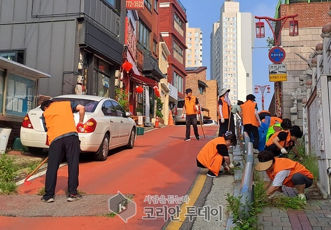 인천중구개항동 통장 자율회, 관광지역 제초작업 및 환경정화 활동 실시