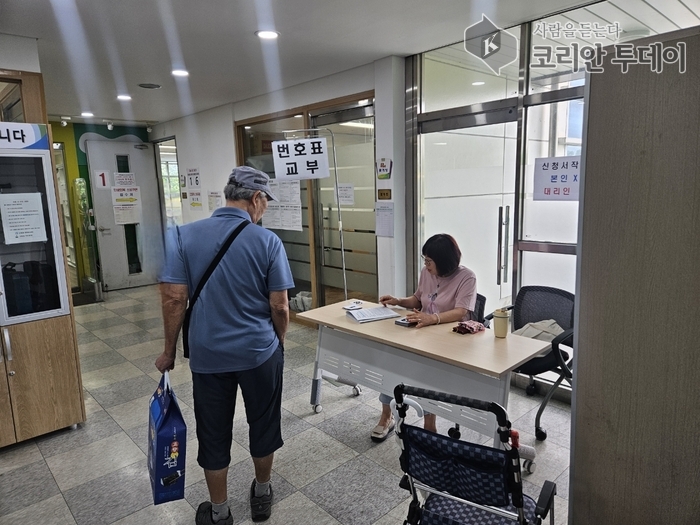 논현2동 통장자율회, 민생회복 소비쿠폰 현장 지원