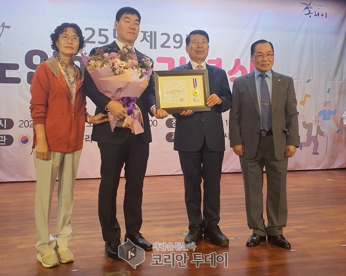 구리탑튼튼의원 황승진 원장, 노인의 날 기념 구리시장 표창 수상