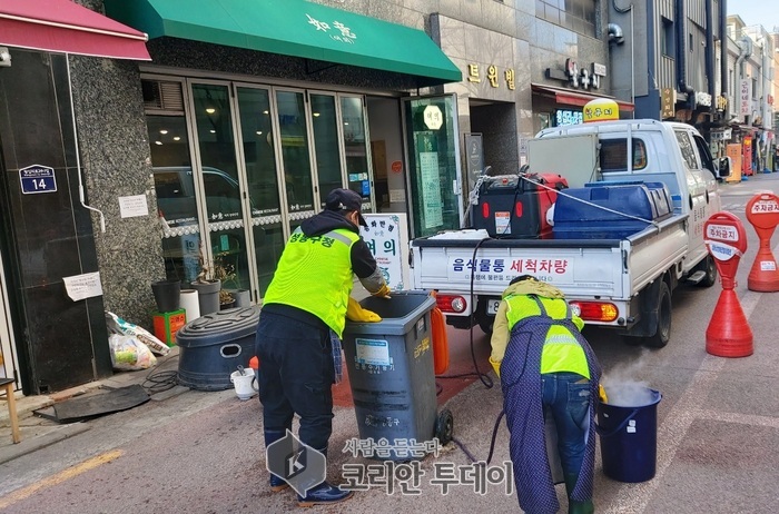성동구, 여름철 음식물쓰레기통 악취 차단…2,800개 음식점 대상 세척 서비스 실시