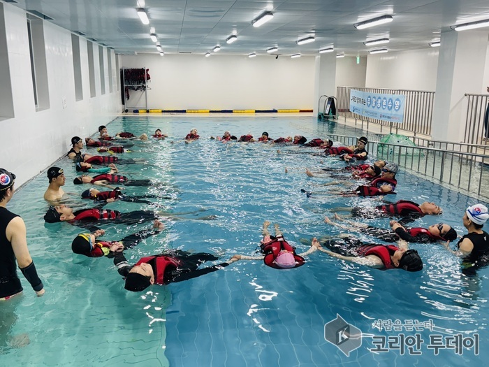 세종 육아센터, 가족과 함께하는 생존수영 교육 성료