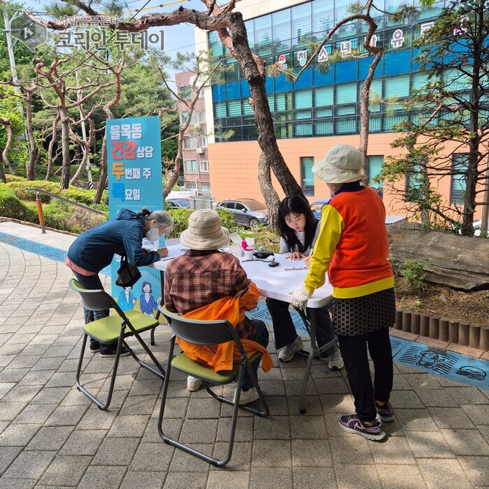 혈압·혈당 측정부터 치매 검사까지, 일상 속에서 만나는 건강 서비스