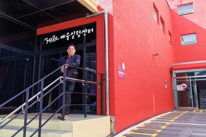 “홍대에 ‘레드카펫’ 깔렸다?”… 예술과 관광을 잇는 ‘레드로드예술실험센터’ 정식 개관