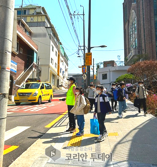 양천구, 디지털 안내사‧스쿨존 안전지킴이 등 동행일자리 198명 모집