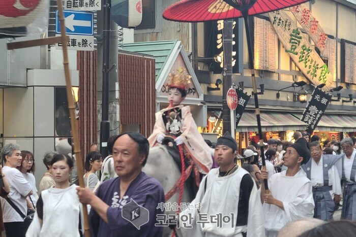 한여름 밤, 1150년 전통이 깨어난다 – 2025 교토 기온마츠리 전야제 현장