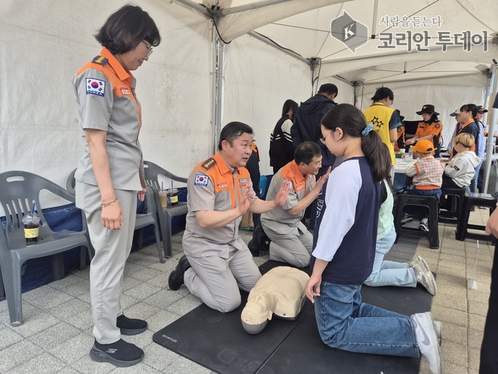 전북소방본부, 어린이날 맞이 소방안전체험행사 ‘성황’…놀이로 배우는 안전교육