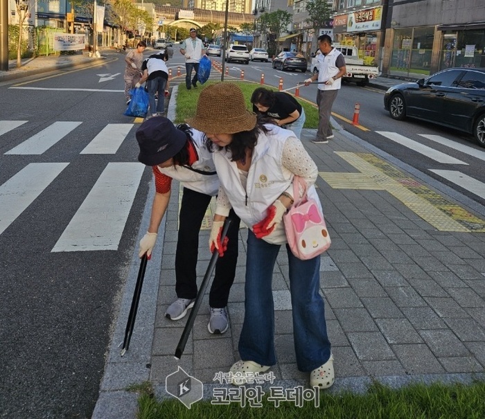 생연2동 바르게살기위원회, 동두천 락 페스티벌 앞두고 환경정화 활동