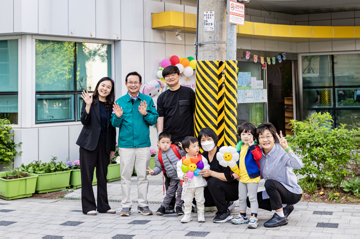 “안전하게 걷는 길 만든다” 영등포구, 전신주 보호대 설치