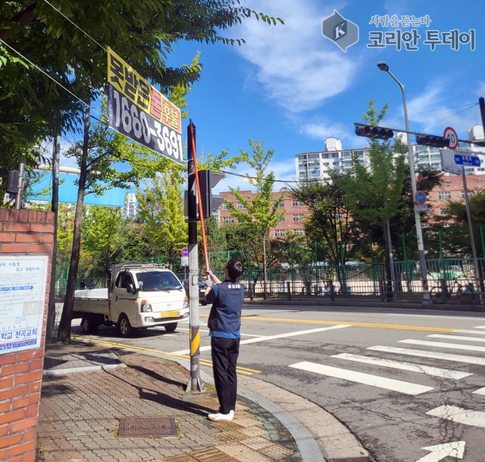 송산권역, 새학기 맞아 학교 앞 불법광고물 집중 정비