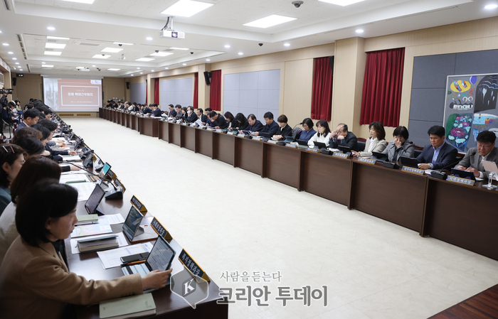 강남구, ‘종이 없는 스마트 회의’ 전면 도입… 친환경 회의문화로 혁신