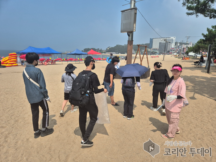 The 4th Environmental Volunteer Group 'Eco Bag' Conducts Eulwangri Beach Cleaning Project