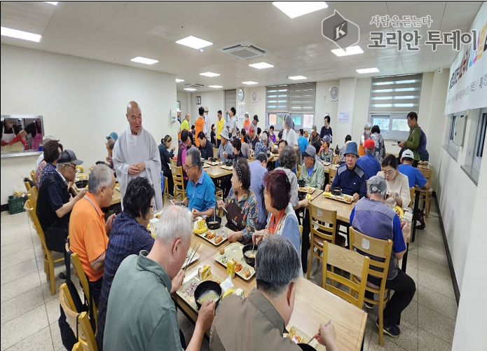 안성시노인복지관, 칠장사와 함께 “혜소국사 나소향 나눔밥상” 무료급식 행사 진행