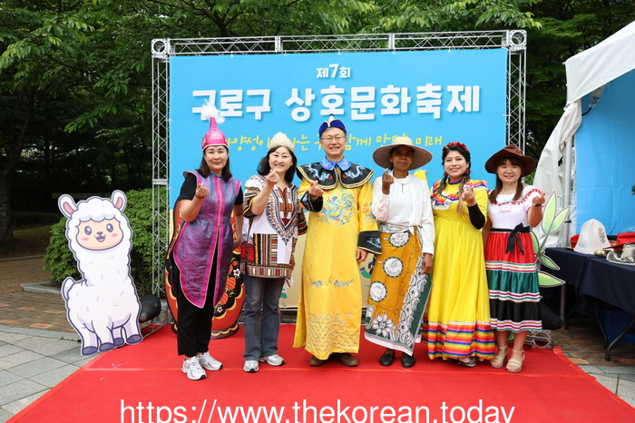 다양한 문화가 어우러진 축제의 장