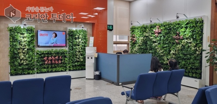 미추홀구 숭의보건지소, 실내 ‘스마트 가든’ 완공…고령자 위한 치유 공간 탄생
