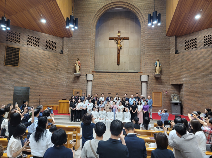성모승천대축일에 36명 새신자 세례, 신앙의 여정 시작하다, 오금동성당