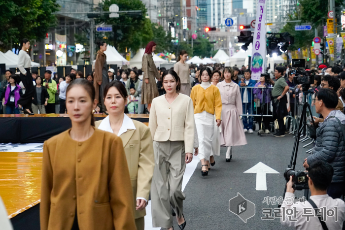 ‘2025 Made in 동대문구 패션쇼’ 성황리 마무리…지역 봉제산업 활력